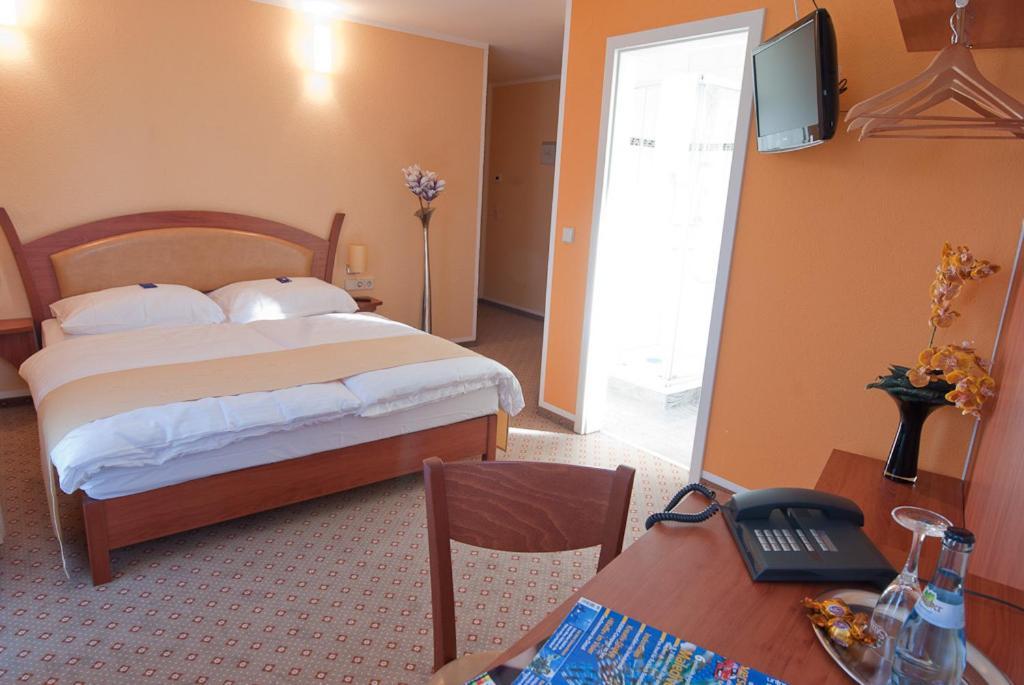 Aristo Hotel ฟิลเดอร์ชตัดท์ ภายนอก รูปภาพ