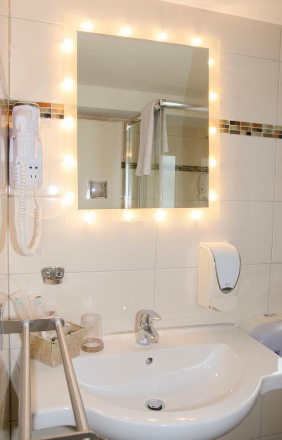 Aristo Hotel ฟิลเดอร์ชตัดท์ ภายนอก รูปภาพ